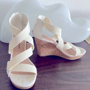 Moda spana wedge shoes. Size 9.